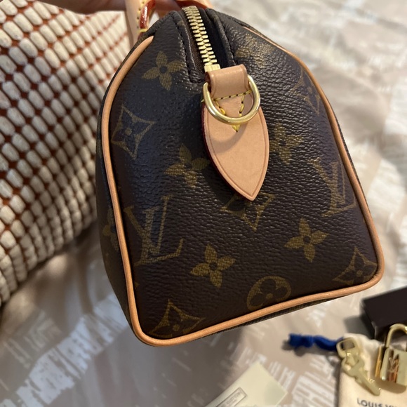 Authentic Louis Vuitton Speedy 20 Bandouliere - Picture 16 of 16